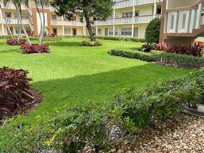 Building Photo - 347 Mansfield I