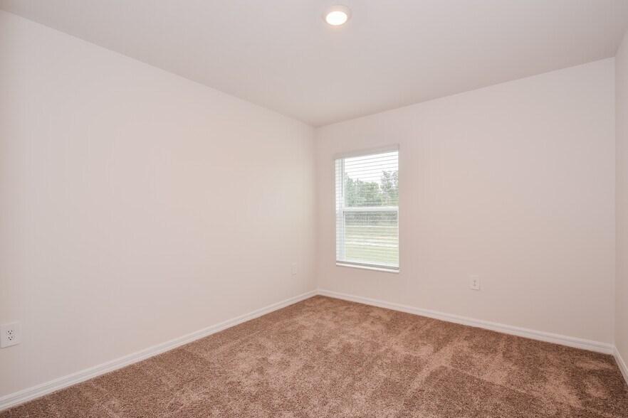 Building Photo - 885 Youngreen Dr