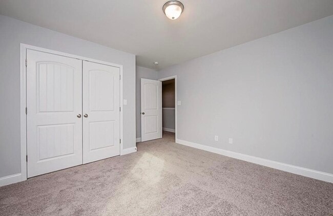 Building Photo - 5252 Debut Ave