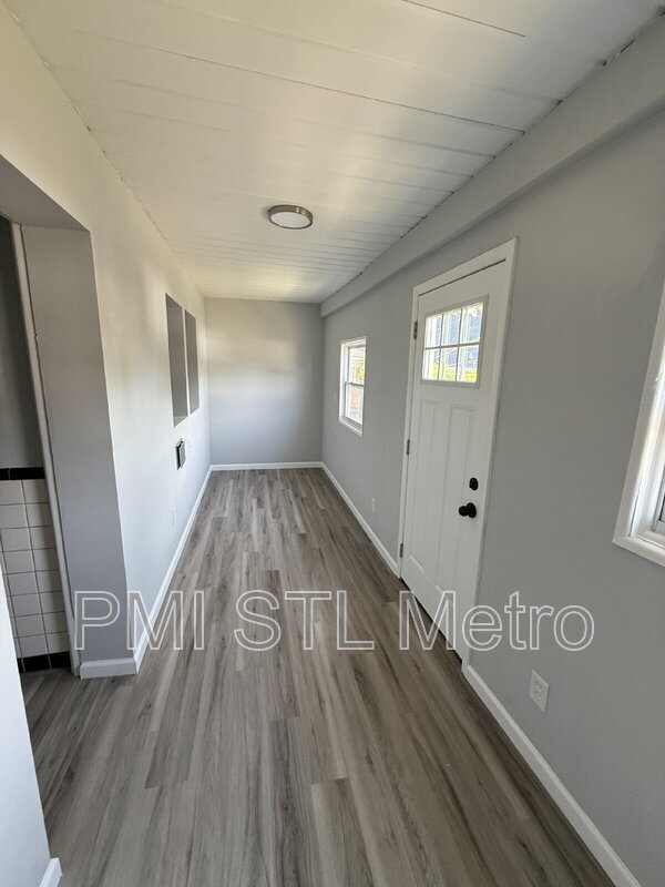 Building Photo - 4952-4956-4956 Oleatha Ave
