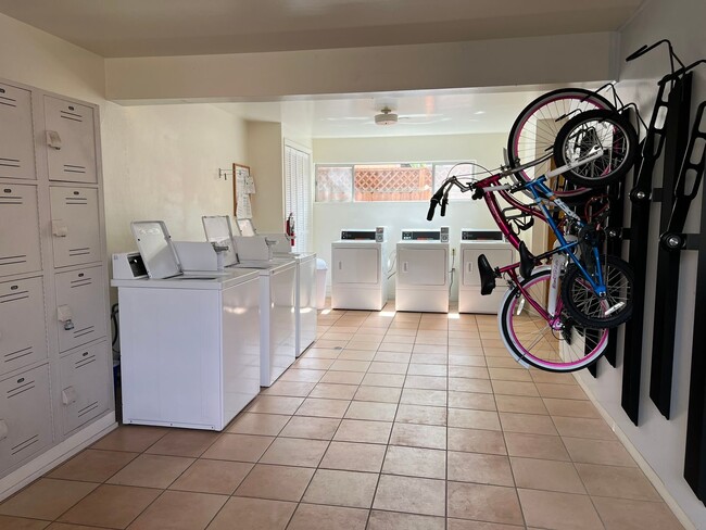 Building Photo - Upstairs - 1 Bedroom 1 Bath Apartment