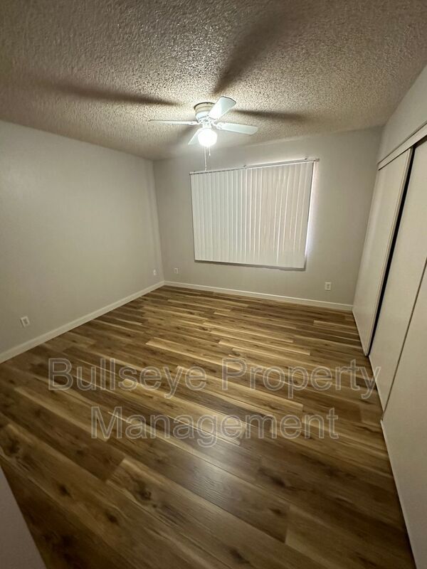 Building Photo - 9623 N 70th Dr