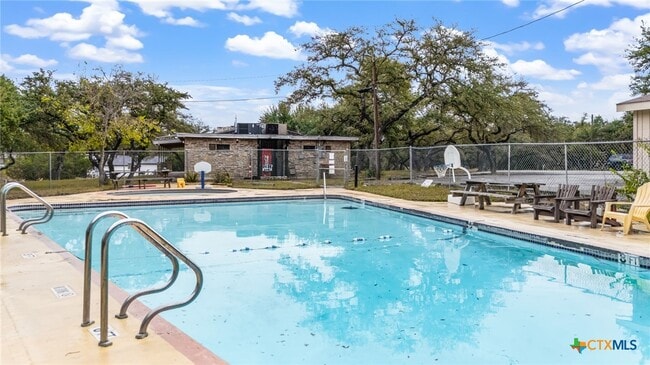 Building Photo - 446 W Overlook Dr