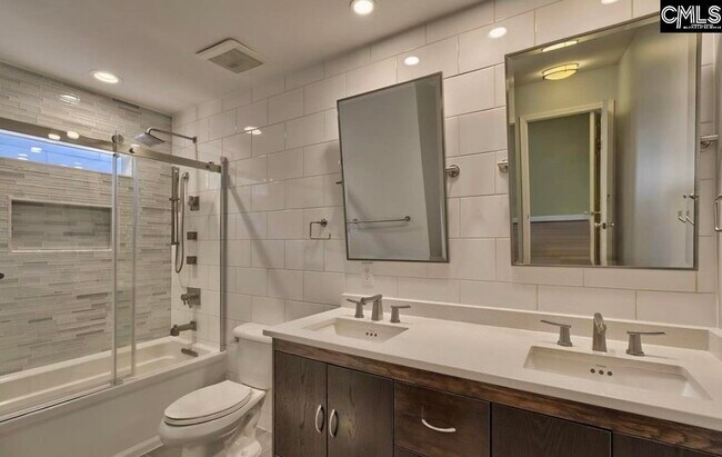 Building Photo - 3011 Clark St