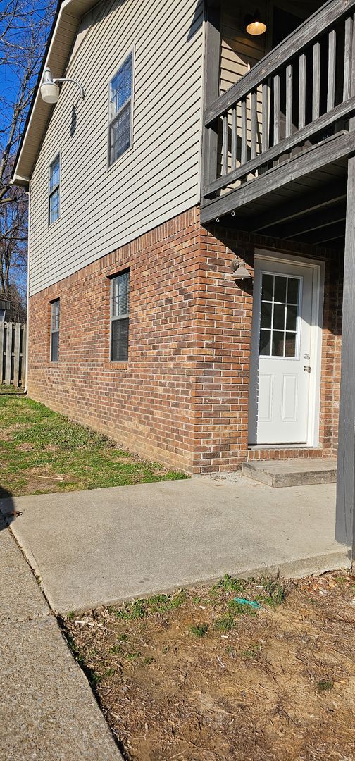 Building Photo - 1542 Diuguid Dr