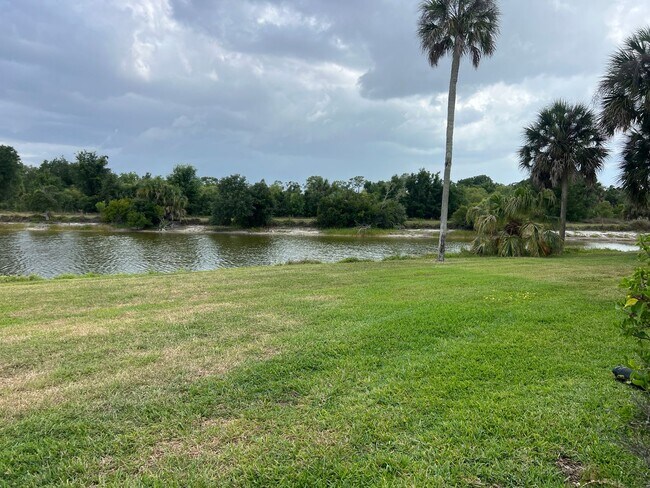 Building Photo - 3018 Sail Pointe Cir