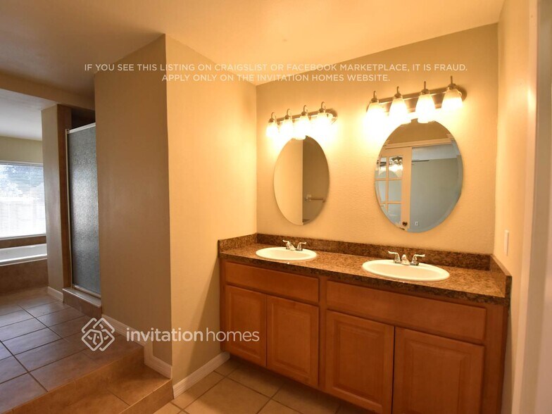 Building Photo - 1737 Grand Oak Dr