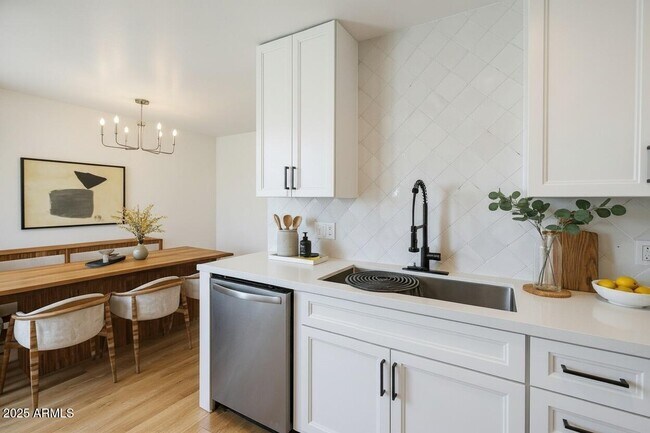 Primary Photo - 4201 E Camelback Rd