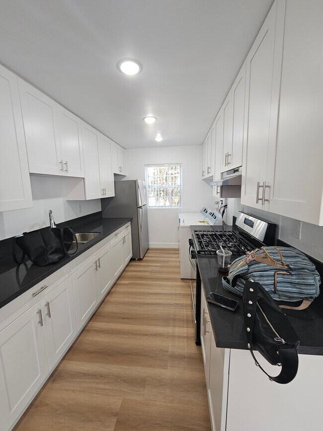 Building Photo - 245 E Ave 38