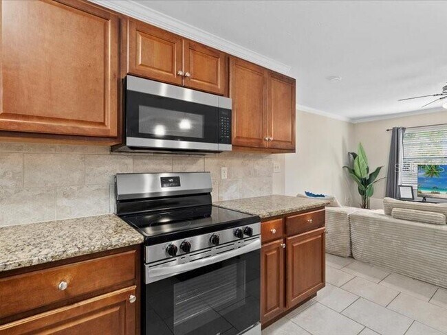 Building Photo - 2226 Fairfield Ave