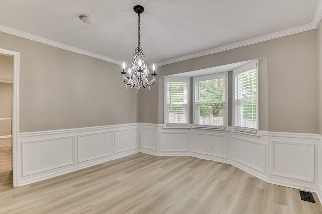 Building Photo - 454 Windtree Pl
