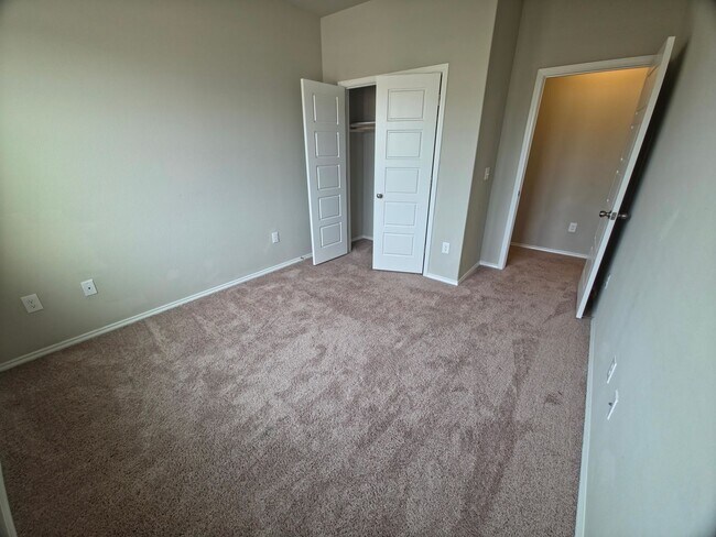 Building Photo - 138-140 Dodge Rd