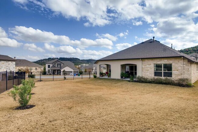 Building Photo - 303 Highland Village Cove