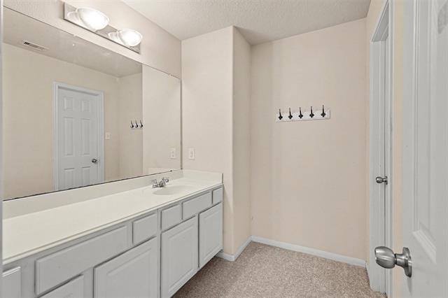 Building Photo - 9997 Knob Hollow Way