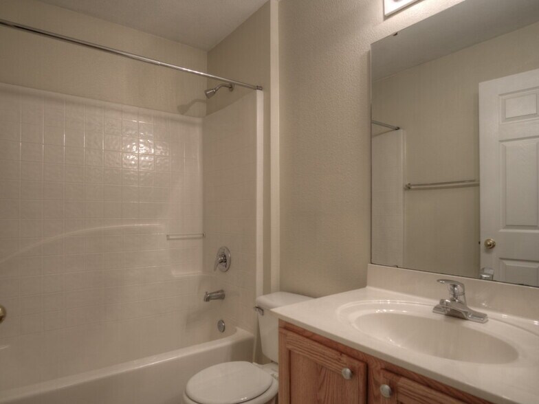 Building Photo - 1615 Dartmouth Dr