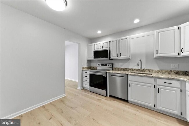 Building Photo - 11 Algonquin Ct