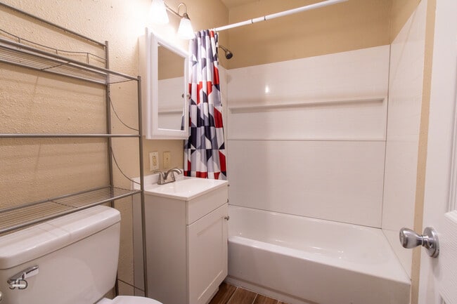 Building Photo - 1704 Fairfax Ave