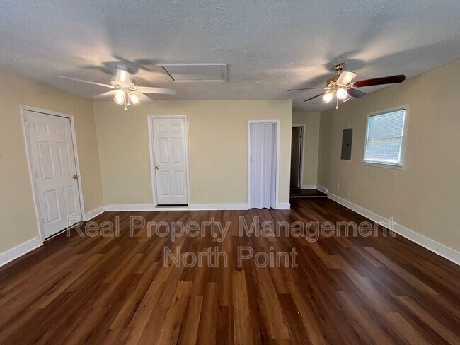 Building Photo - 3004 Kenville Ln