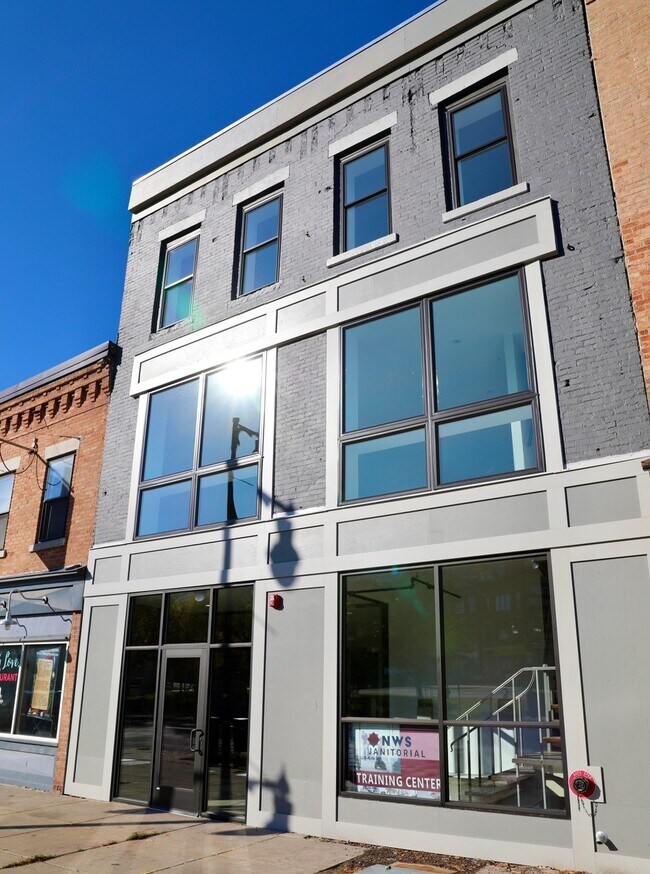 Building Photo - 439 N Salina St