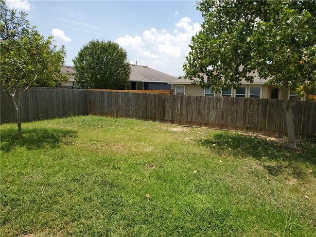Building Photo - 315 Feathergrass Dr