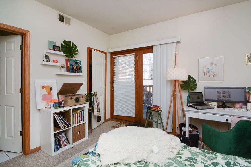 Building Photo - 1351 N Wolcott Ave