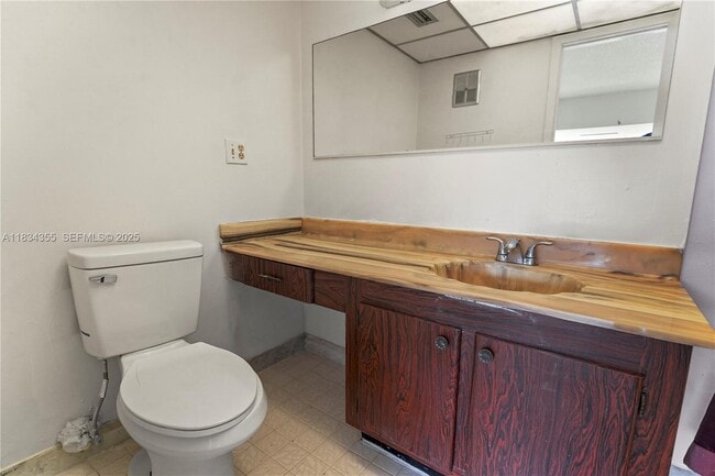 Building Photo - 6556 Racquet Club Dr