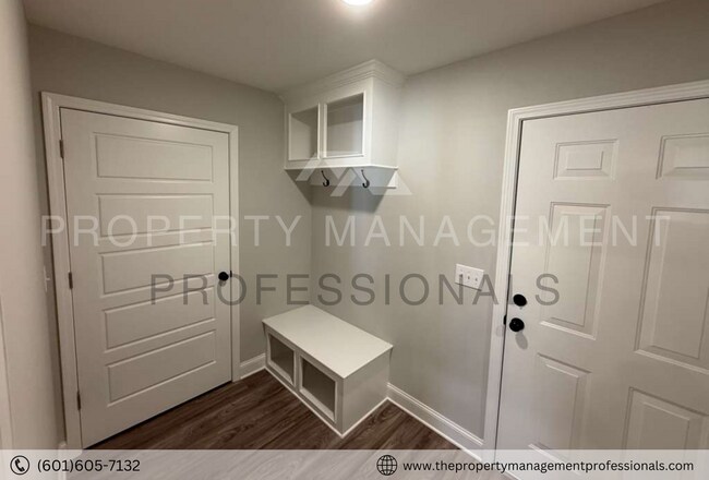 Building Photo - 563 Patrick Farms Dr