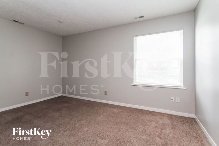 Building Photo - 5639 Dry Den Dr