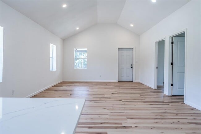 Building Photo - 1421 NE 8th St