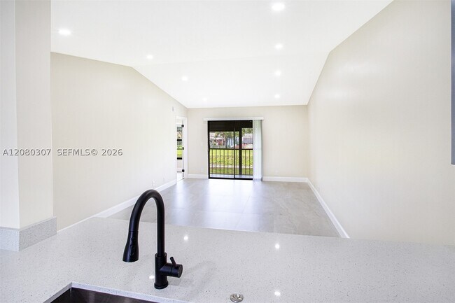 Building Photo - 9431 Boca Cove Cir