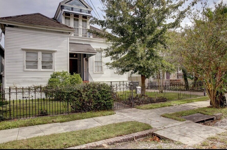Primary Photo - 821 Bordeaux St