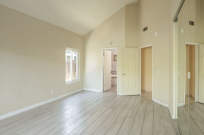 Building Photo - 3 bedrooms 2.5 bathrooms | Southwinds | Oxnard | Unfurnished