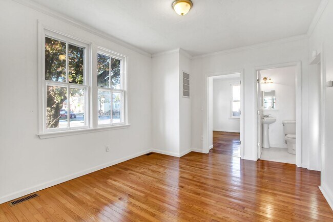 Building Photo - 366 High St