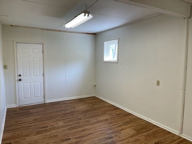 Building Photo - 507 W Kirby Ave