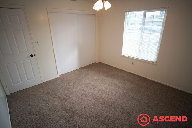 Building Photo - 4200 Tretorn Ave