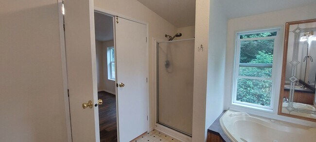 Building Photo - 6740 Greystone Ln