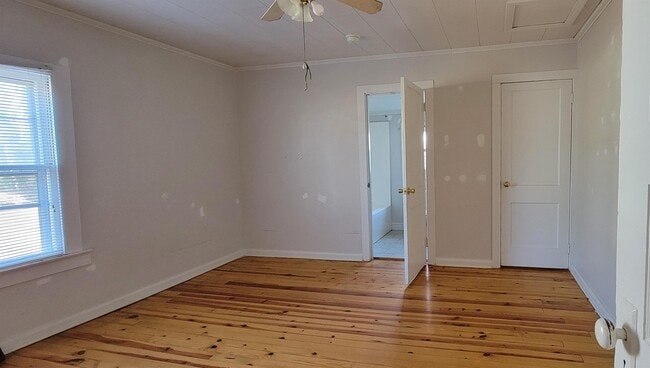 Building Photo - 207 Bell St