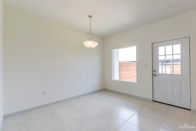 Building Photo - 2604 Mimosa St