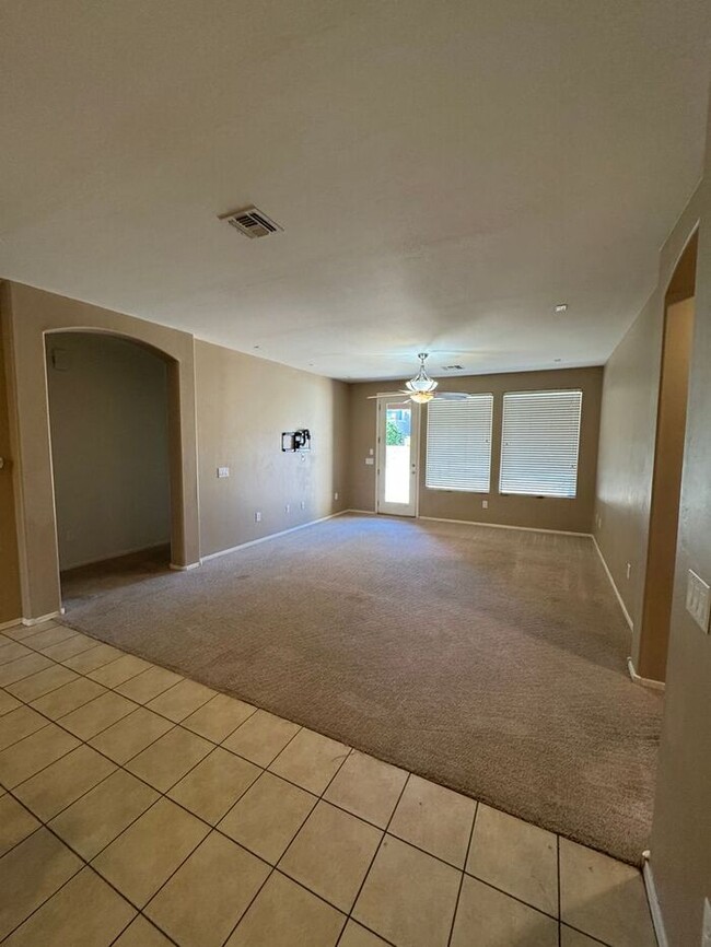 Building Photo - 11852 W Fordson Dr