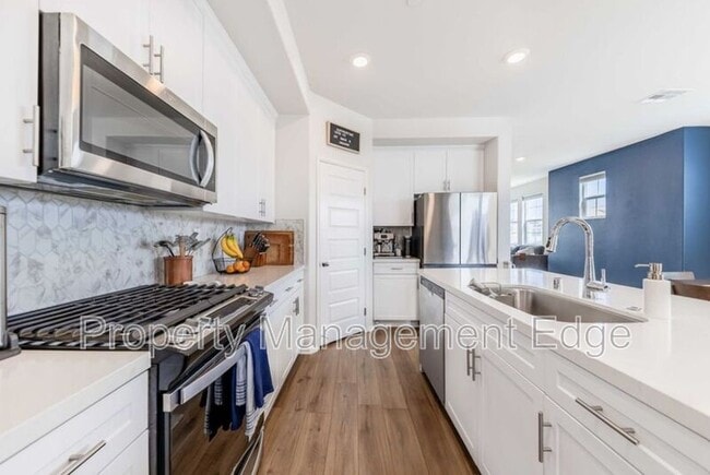 Building Photo - 40709 Melrose Dr