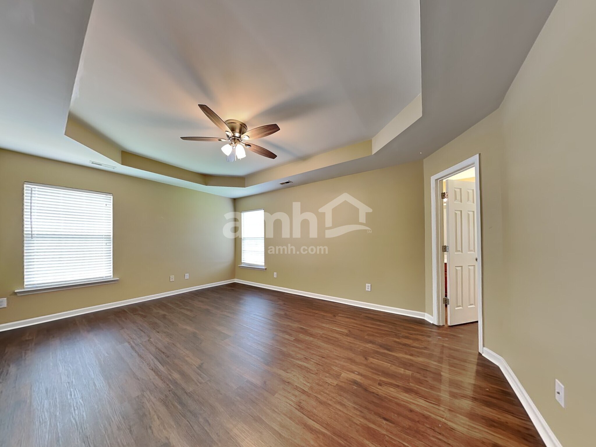 Building Photo - 1008 Golden Crest Dr