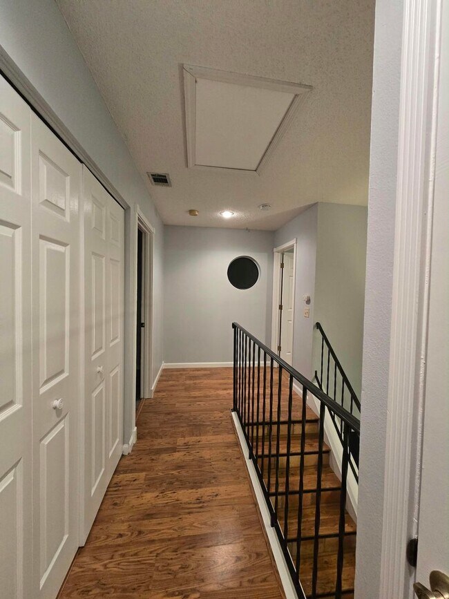 Building Photo - 1030 Knoll Wood Ct