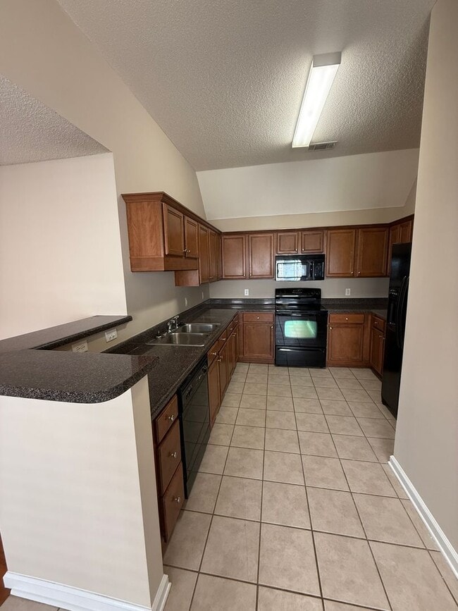 Building Photo - ADORABLE TWO STORY HOME IN GREAT LOCATION!