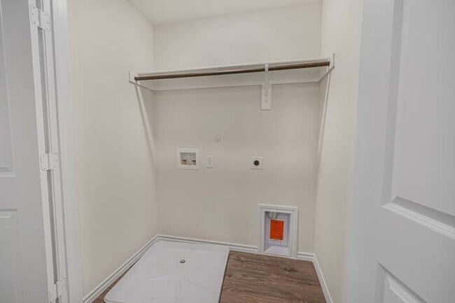 Building Photo - 313 Tall Cedar Wy