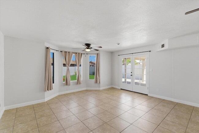 Building Photo - 6622 W Peck Dr