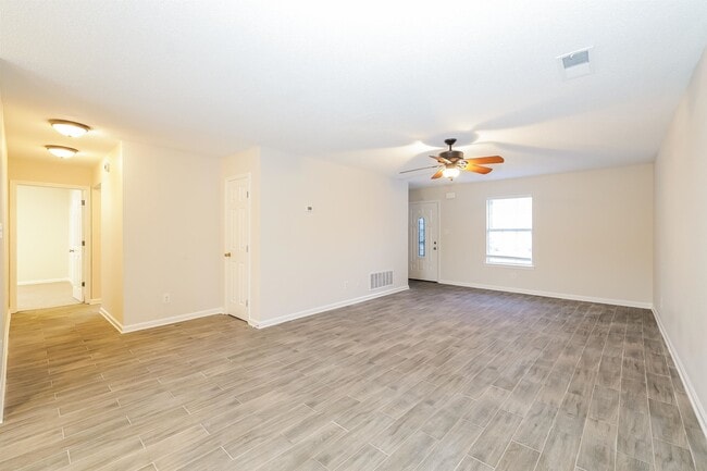 Building Photo - 4793 Northwood Hills Dr