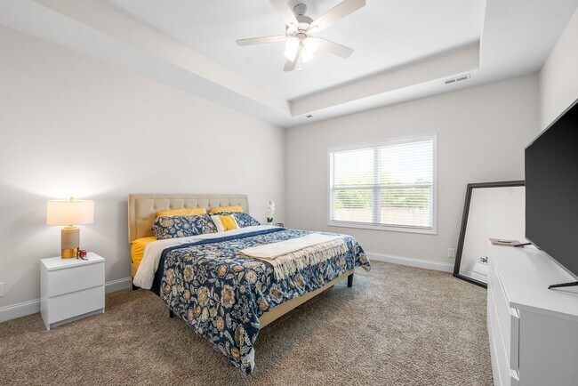 Building Photo - 525 Bloomington Trce