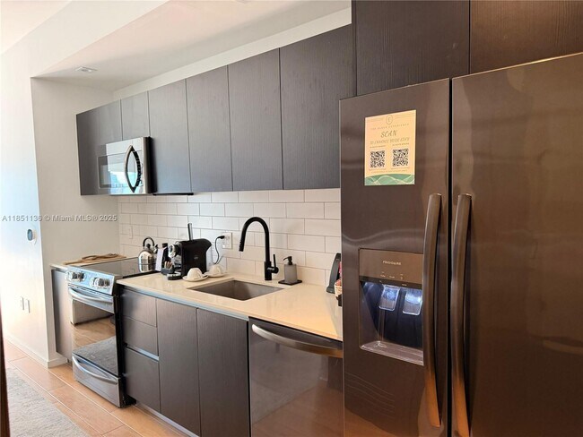 Building Photo - 398 NE 5th St