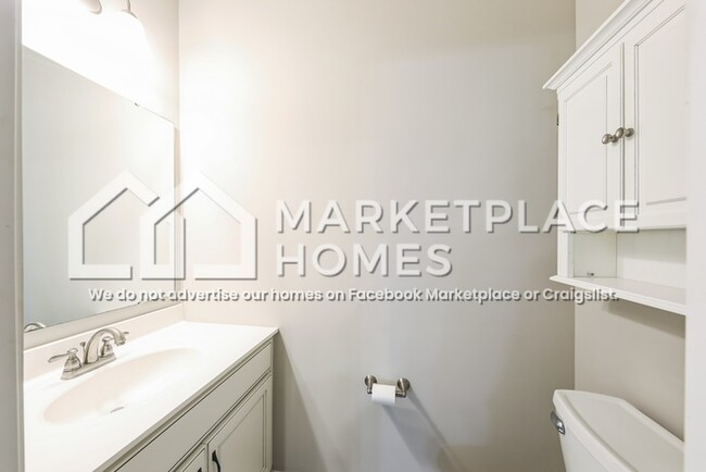 Building Photo - 10056 Meadowvista Ct