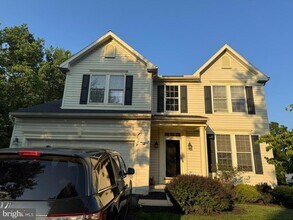Building Photo - 873 S York Dr